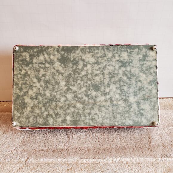 Vintage Sewing Basket - Perfect for Hiding Your Secrets (and Thread) - Picture 7 of 8